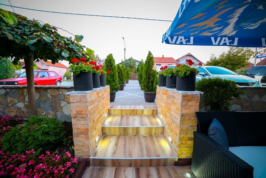 Garni Hotel Radovic Крагуевац Екстериор снимка